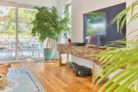 Wohnen mit grenzenlosem Raumgefühl – exklusives Architektenhaus in traumhafter Lage - Wohnzimmer