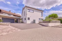 Wohnen mit grenzenlosem Raumgefühl – exklusives Architektenhaus in traumhafter Randlage - Außenansicht