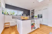 Wohnen mit grenzenlosem Raumgefühl – exklusives Architektenhaus in traumhafter Lage - Küche