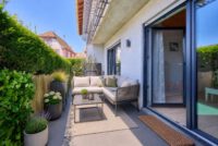 Großzügiges Wohnanwesen mit weitläufigem Innenhof, vielseitiger Scheune & Einliegerwohnung - Terrasse - digitales staging