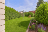Familientraum mit Entwicklungsmöglichkeiten - Großzügiges Haus mit Doppelgarage & Garten - Gartenimpression