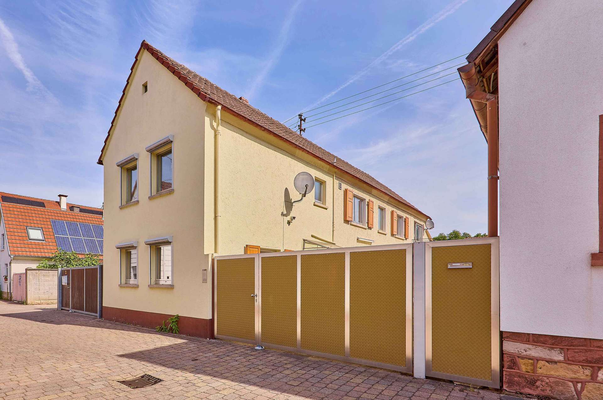 Familientraum mit Entwicklungsmöglichkeiten – Großzügiges Haus mit Doppelgarage & Garten, 67435 Neustadt an der Weinstraße, Einfamilienhaus