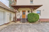 Familienklassiker mit Ausbaureserve, Garten und optionalem Zusatzgrundstück - Eingangstür