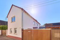 Einfamilienhaus mit sonnigem, vielseitig nutzbarem Hofbereich - Außenansicht