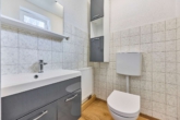 Einfamilienhaus mit sonnigem, vielseitig nutzbarem Hofbereich - Gäste-WC