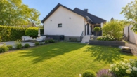 Exklusiver Bungalow in ruhiger Lage mit lichtdurchfluteten Räumen - Garten