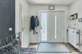 Exklusiver Bungalow in ruhiger Lage mit lichtdurchfluteten Räumen - Diele
