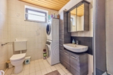 Exklusiver Bungalow in ruhiger Lage mit lichtdurchfluteten Räumen - Badezimmer_KG