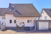 Moderne Doppelhaushälfte mit Einliegerwohnung und Wintergarten in ruhiger Lage - Außenansicht
