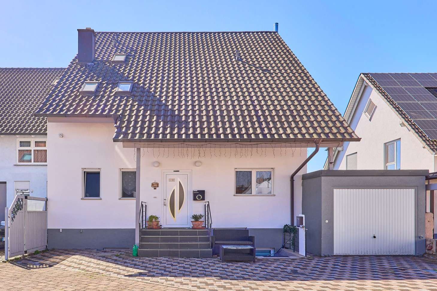 Moderne Doppelhaushälfte mit Einliegerwohnung und Wintergarten in ruhiger Lage, 67374 Hanhofen, Doppelhaushälfte