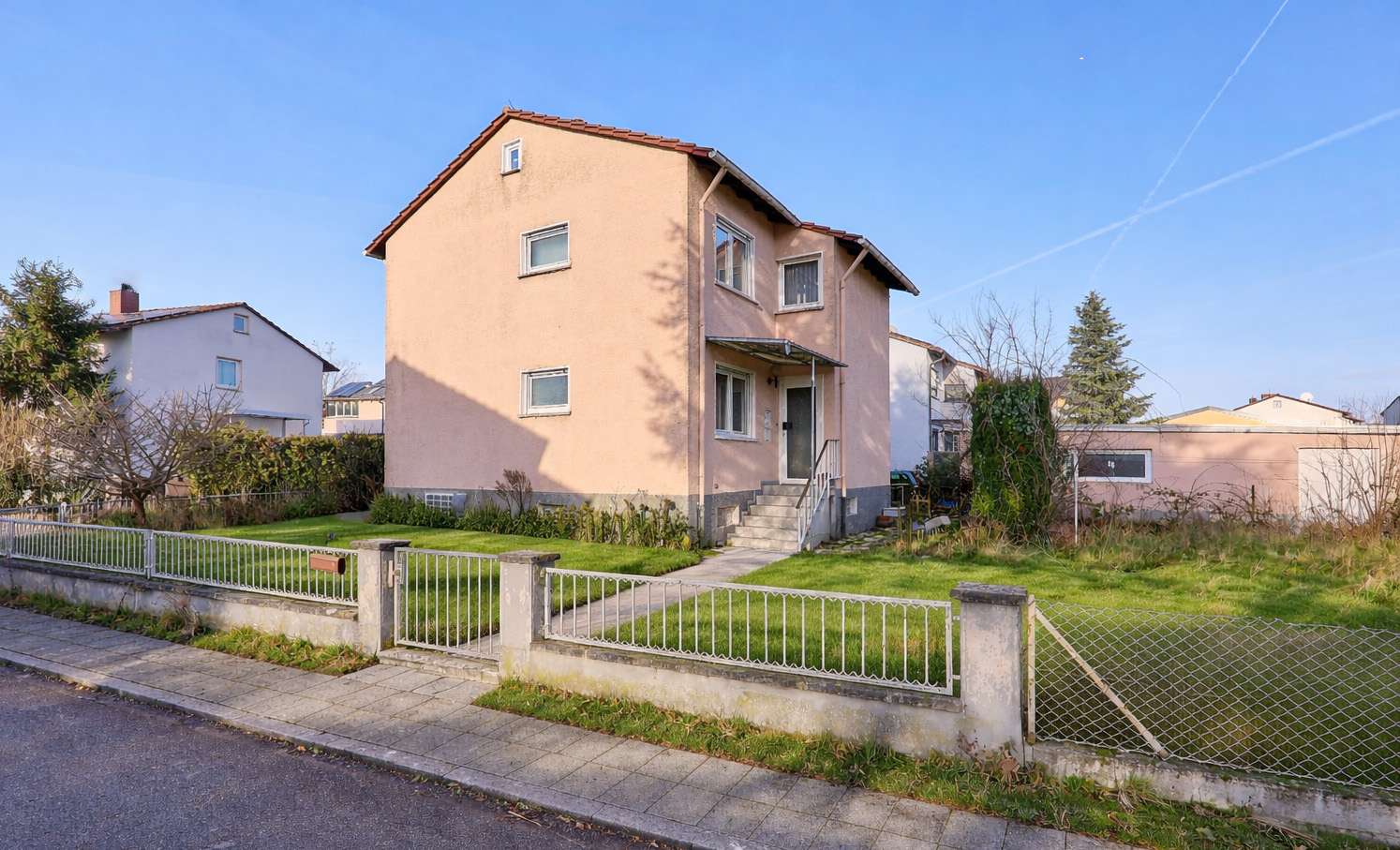 Platz für heute & Potenzial für morgen:Einfamilienhaus mit zusätzlichem Baugrund in ruhiger Feldnähe, 67227 Frankenthal, Einfamilienhaus