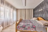 Viel Raum für Ihre Ideen – Wohnimmobilie mit außergewöhnlichem Lager- und Nutzungspotenzial - Schlafzimmer OG