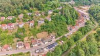 Viel Raum für Ihre Ideen – Wohnimmobilie mit außergewöhnlichem Lager- und Nutzungspotenzial - Drohnenaufnahme