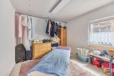 Viel Raum für Ihre Ideen – Wohnimmobilie mit außergewöhnlichem Lager- und Nutzungspotenzial - Ankleidezimmer OG