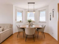 Gepflegtes Mehrfamilienhaus mit zuverlässigen Einnahmen & steigender Renditechance - Esszimmer - digitales staging