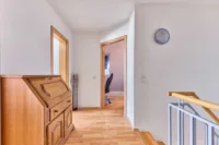 Gepflegtes Mehrfamilienhaus mit zuverlässigen Einnahmen & steigender Renditechance - Flur