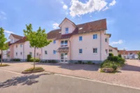 Gepflegtes Mehrfamilienhaus mit zuverlässigen Einnahmen & steigender Renditechance - Außenansicht