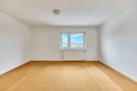 Zentral wohnen mit Weitblick – attraktive 3-Zimmer-Eigentumswohnung mit Loggia - Schlafzimmer