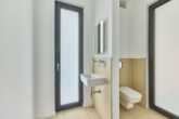 Spektakuläre Bauhaus-Villa in Feldrandlage - Familien- & altersgerecht - Gäste-WC