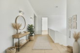 Spektakuläre Bauhaus-Villa in Feldrandlage - Familien- & altersgerecht - Flur Obergeschoss