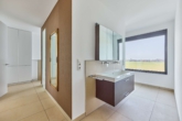 Spektakuläre Bauhaus-Villa in Feldrandlage - Familien- & altersgerecht - Badezimmer