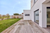Spektakuläre Bauhaus-Villa in Feldrandlage - Familien- & altersgerecht - Terrasse mit Garten