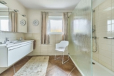 Großzügiges Einfamilienhaus in Top-Lage - perfekt für Familie und mehrere Generationen - Badezimmer
