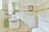 Großzügiges Einfamilienhaus in Top-Lage - perfekt für Familie und mehrere Generationen - Gäste WC