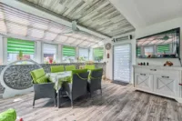 Modernes Familienwohnhaus mit großzügigem Grundriss und Garten - Wintergarten