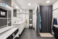 Modernes Familienwohnhaus mit großzügigem Grundriss und Garten - Badezimmer UG