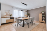 Großzügiges Familienhaus mit Kamin, lichtdurchfluteten Räumen & weitläufigem Garten - Esszimmer - digitales staging