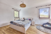 Licht. Luft. Lebensqualität – Architektenhaus mit Einliegerwohnung und besonderem Flair - Schlafzimmer ELW