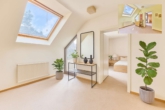Licht. Luft. Lebensqualität – Architektenhaus mit Einliegerwohnung und besonderem Flair - Flur OG