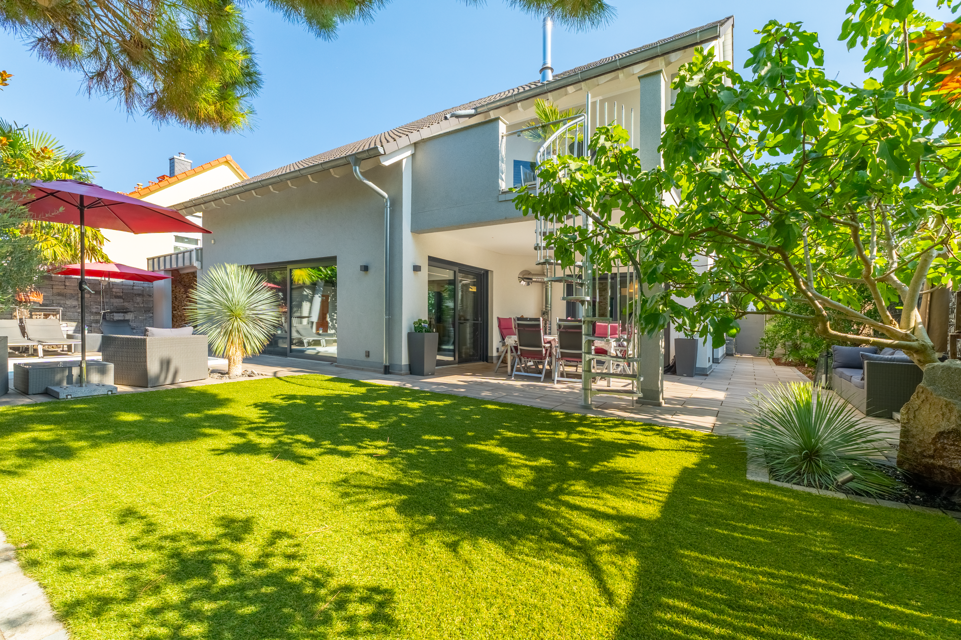 Luxuriöses Wohnerlebnis mit exklusiver Ausstattung und Traumgarten, 67125 Dannstadt-Schauernheim, Villa