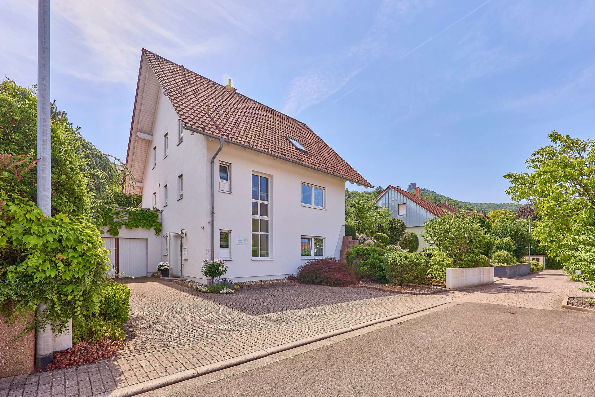 Gartenidylle trifft Wohnqualität – ein Zuhause zum Wohlfühlen, 76855 Annweiler am Trifels, Einfamilienhaus