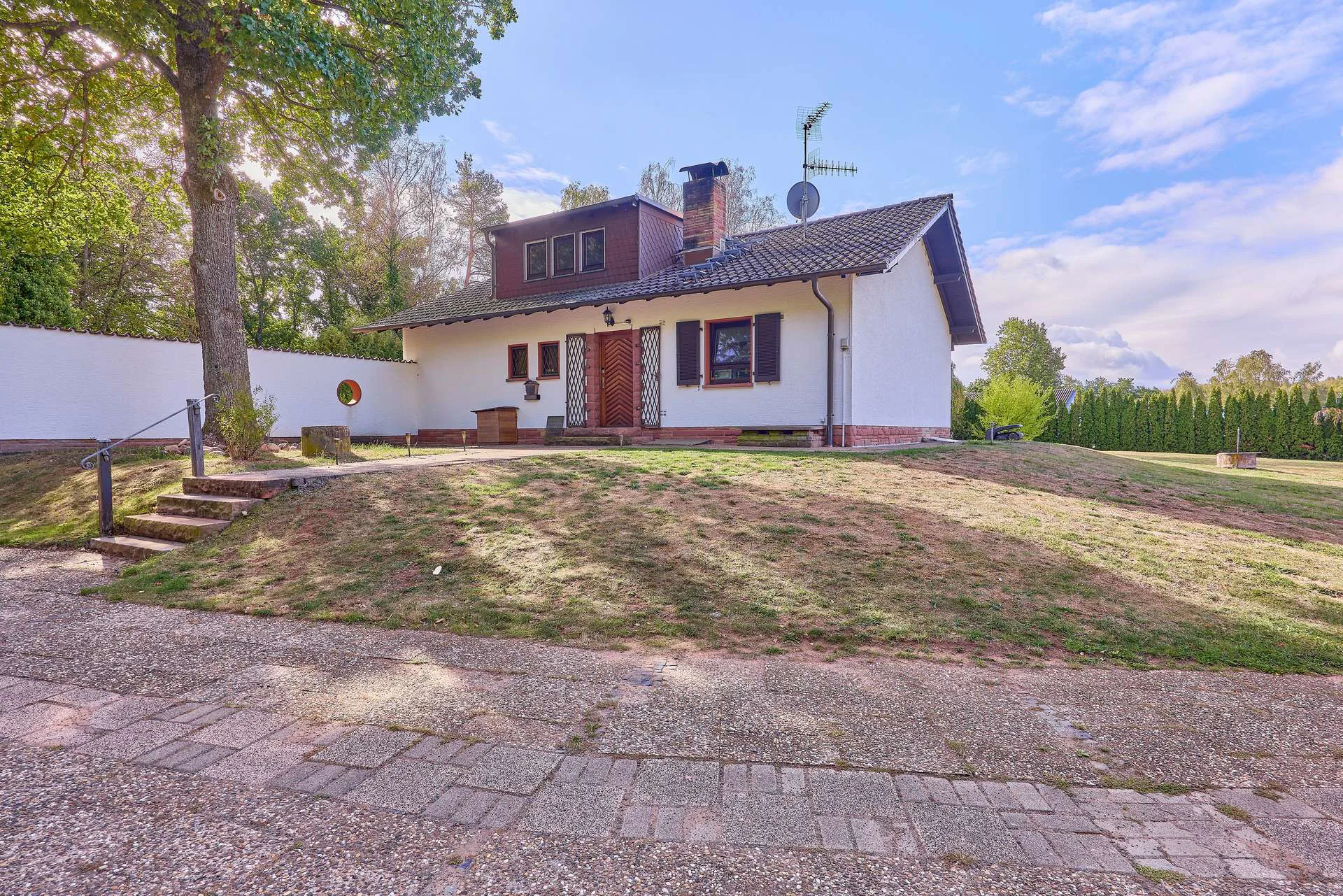 Einfamilienhaus oder Kapitalanlage? Wohnen wie im Urlaub mit über 5 % Rendite, 67680 Neuhemsbach, Einfamilienhaus