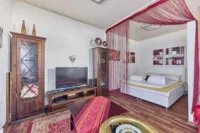 Einfamilienhaus mit separatem Gästehaus - Schlafzimmer EG