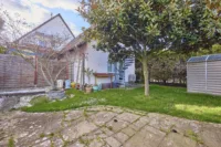 Einfamilienhaus mit separatem Gästehaus - Garten