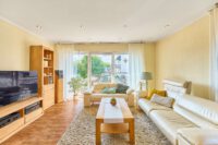Bungalow mit besonderem Wohngefühl und großzügiger Sonnenterrasse - Wohnzimmer