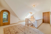 Architektenhaus am Häuselberg mit Einliegerwohnung & traumhaftem Weitblick über die Rheinebene - Flur OG