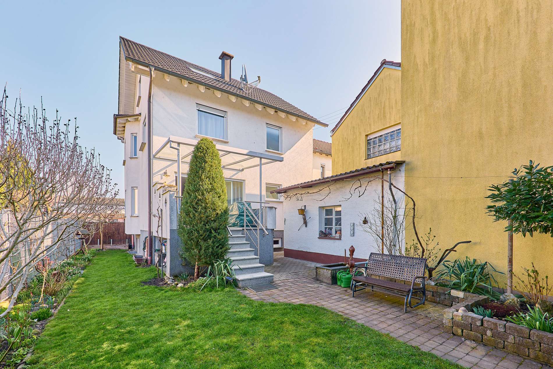 Zwei für eins: Zwei Einfamilienhäuser auf einem Grundstück vereint – Ideal für Mehrgeneration, 67227 Frankenthal, Einfamilienhaus