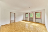 Gepflegte & helle 2-Zimmer-Wohnung mit eigenem Garten & Terrasse in Waldrandlage - Wohnzimmer