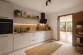 Gepflegte & helle 2-Zimmer-Wohnung mit eigenem Garten & Terrasse in Waldrandlage - Küche - digitales staging