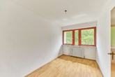Gepflegte & helle 2-Zimmer-Wohnung mit eigenem Garten & Terrasse in Waldrandlage - Zimmer