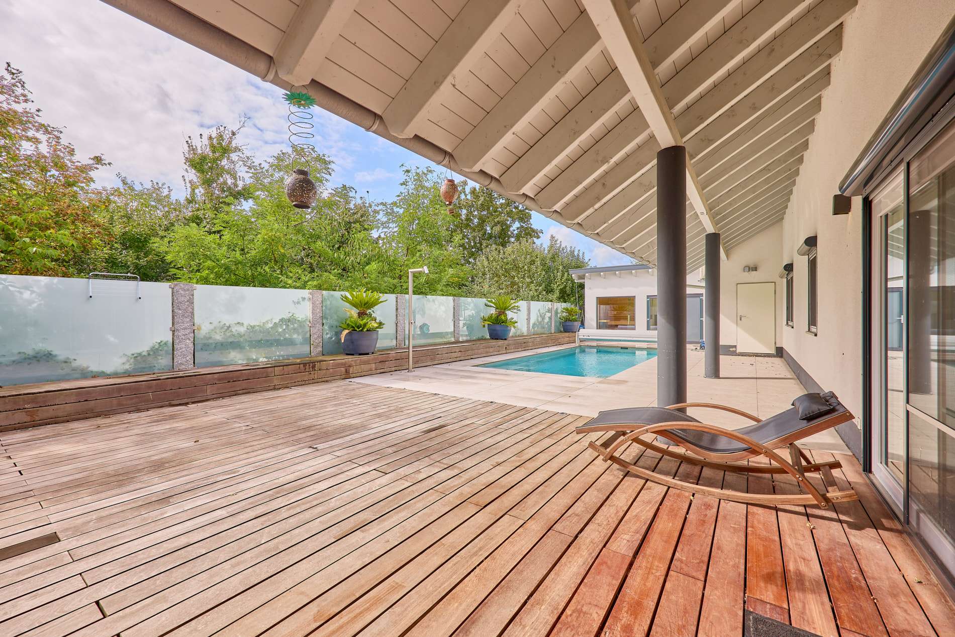 Ihre pflegeleichte Wohlfühl-Oase: gehobenes Wohnen mit Keramikpool & großer Sauna, 67363 Lustadt, Einfamilienhaus