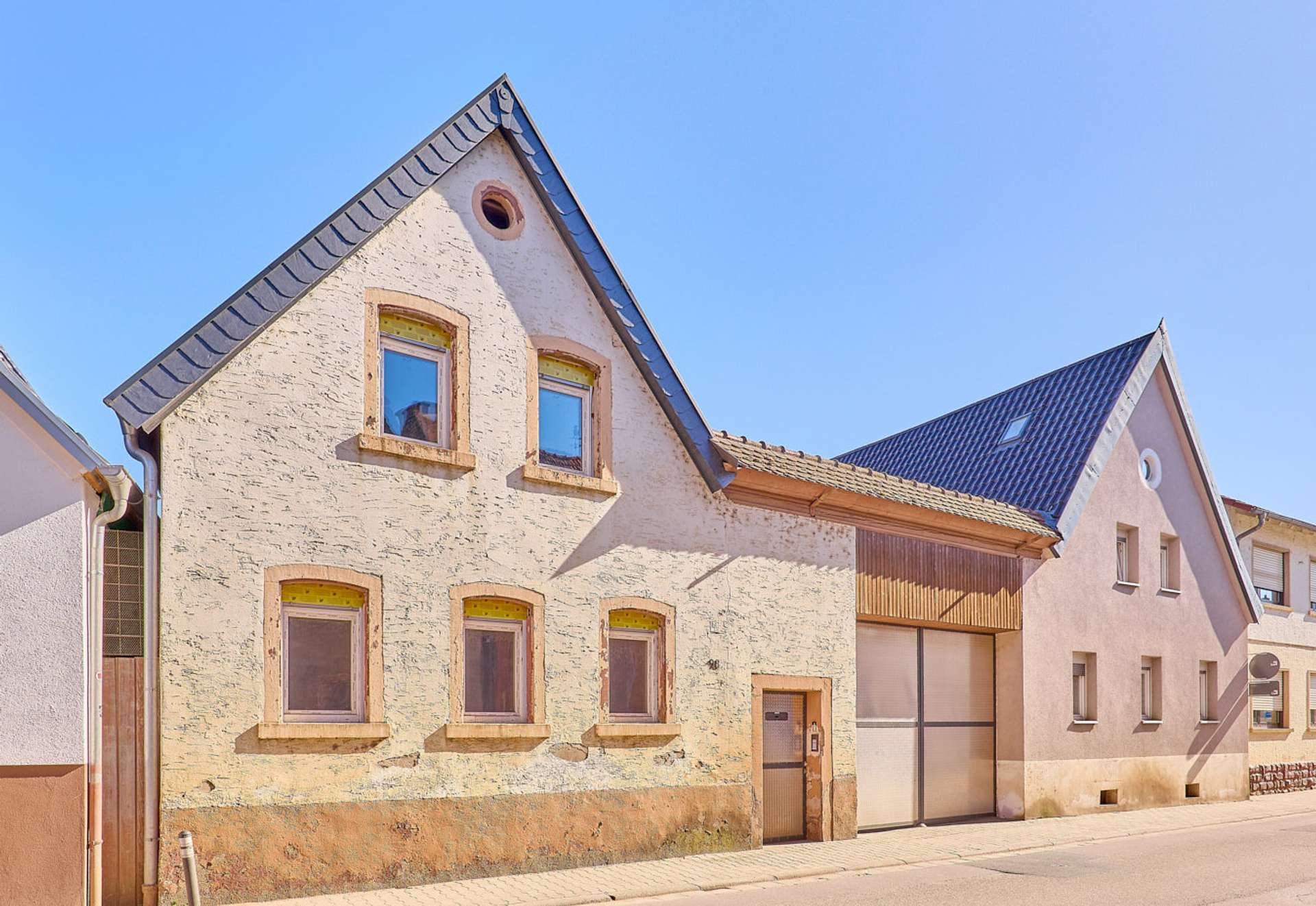 Ehemaliges Landgut unterteilt in 4 Wohneinheiten, tollem Außenbereich & viel Gestaltungspotenzial, 67126 Hochdorf-Assenheim, Mehrfamilienhaus