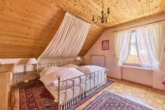 Charmantes Zuhause mit großem Garten und nostalgischem Flair - Schlafzimmer