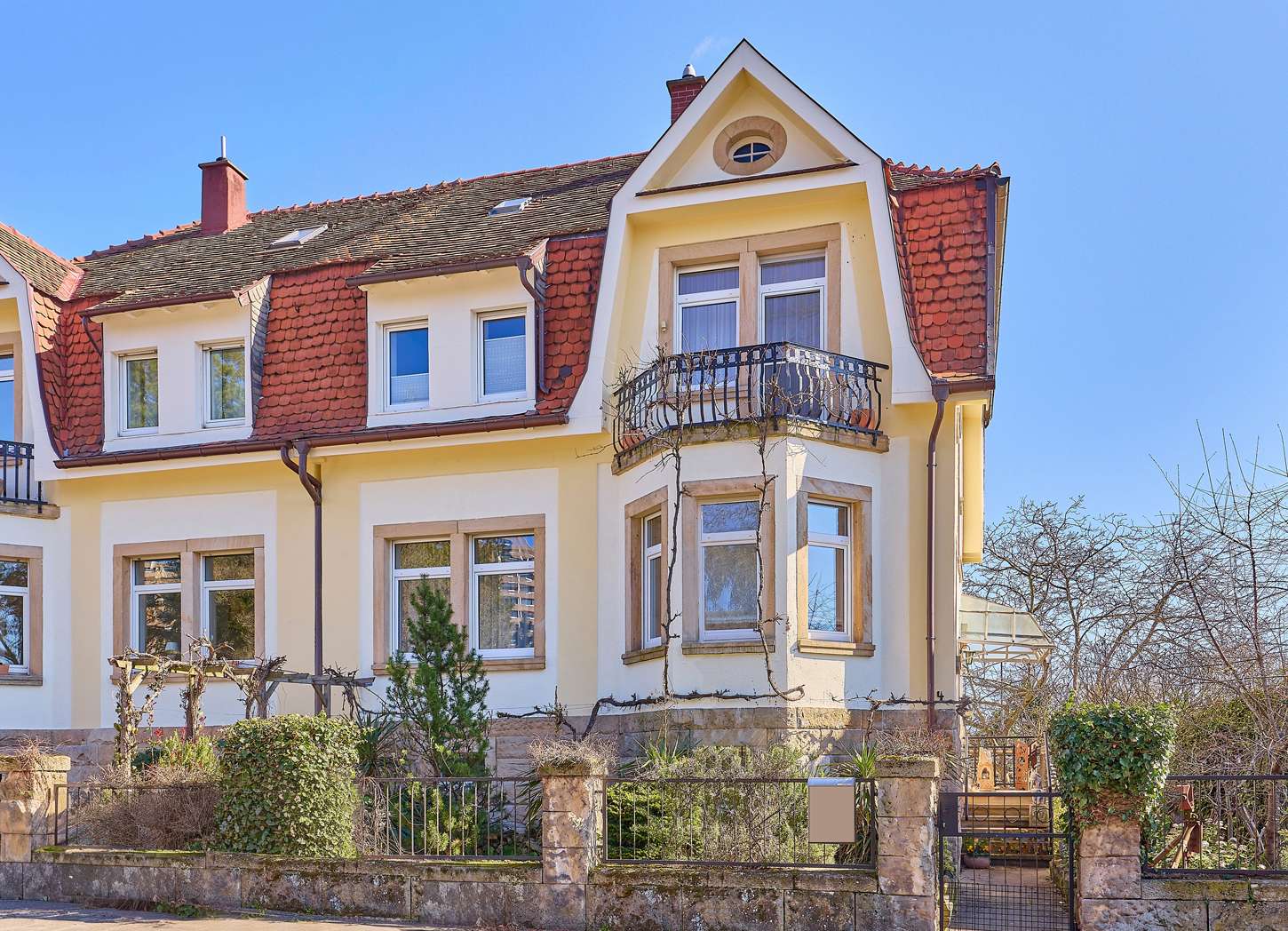 Charaktervolle Jugendstilvillenhälfte mit parkähnlicher Gartenanlage in stadtnaher Lage, 67433 Neustadt an der Weinstraße, Einfamilienhaus