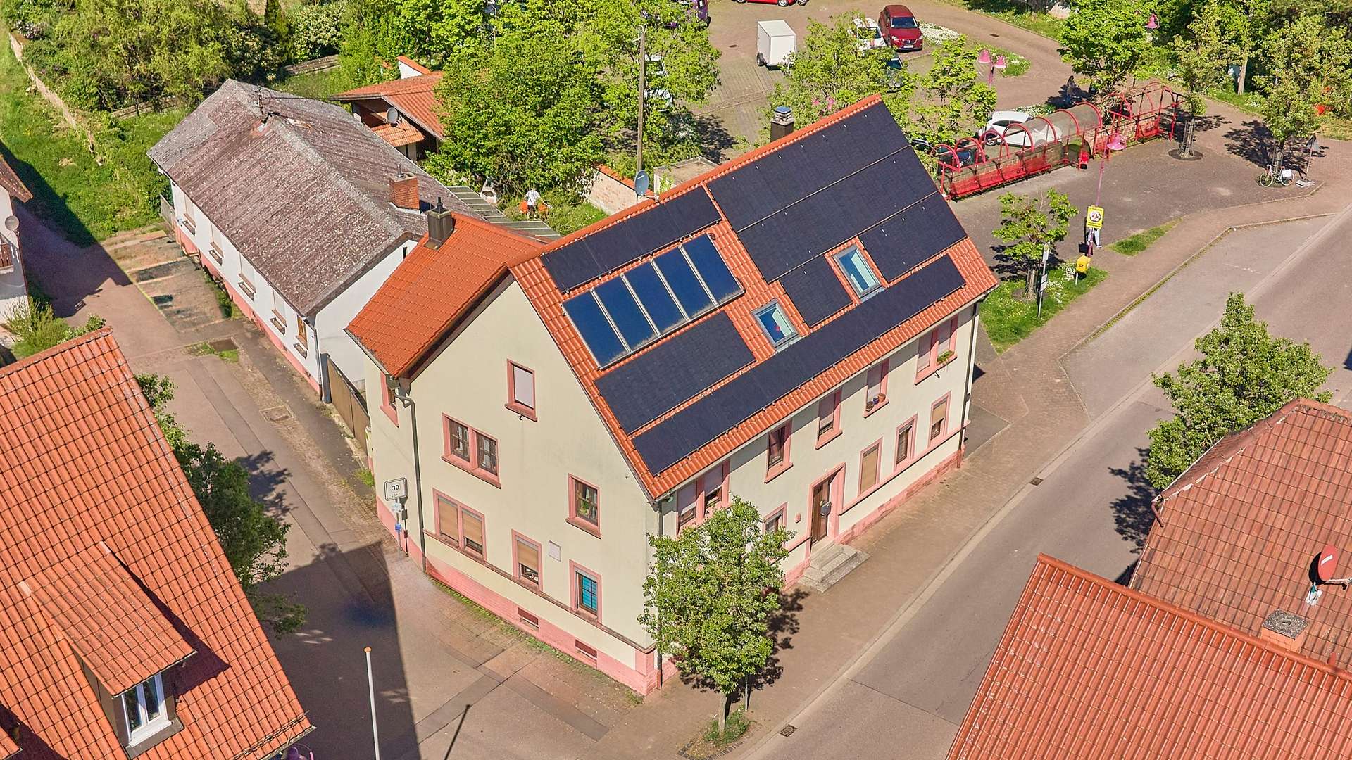 Voll vermietet & energetisch top mit Photovoltaik: Ihre neue Kapitalanlage, 76872 Steinweiler, Mehrfamilienhaus