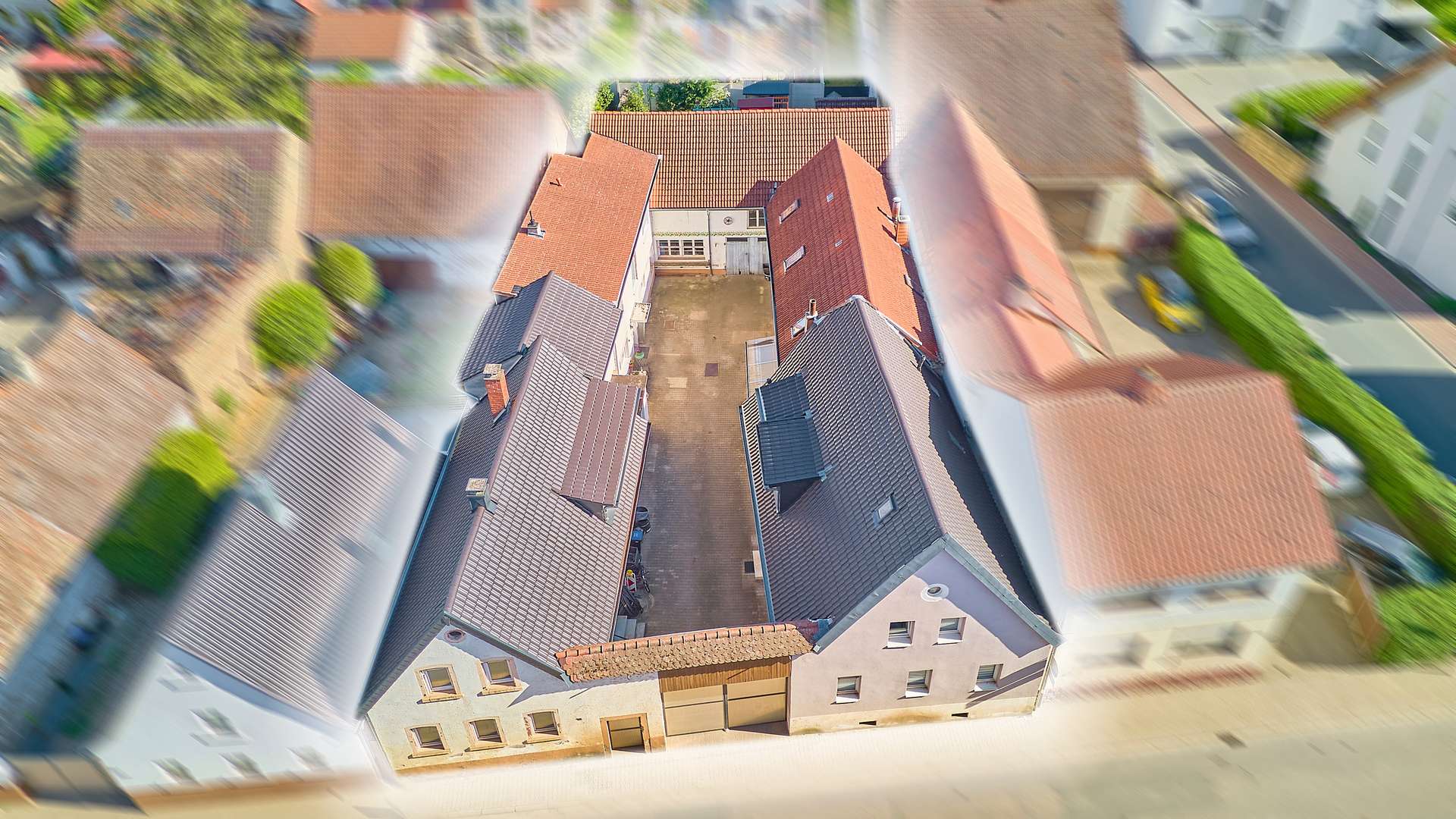 Ehemaliges Landgut unterteilt in 4 Wohneinheiten, tollem Außenbereich & viel Gestaltungspotenzial, 67126 Hochdorf-Assenheim, Mehrfamilienhaus